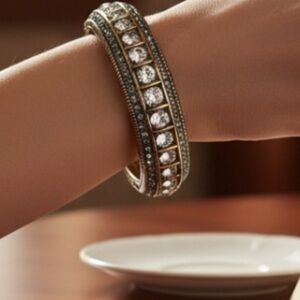HEIDI DAUS Exquisite Vintage-Style Crystal Bangle Bracelet
